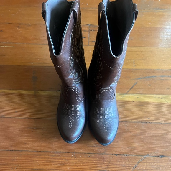 Girls cowboy boots size 1. - Picture 4 of 6